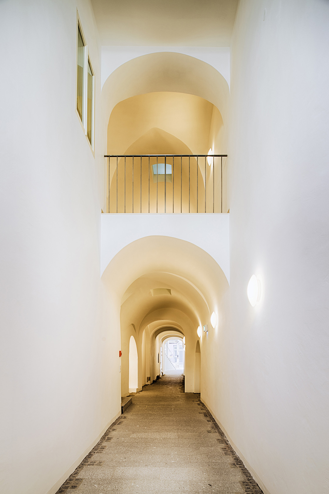 Adaptierter Durchgang, Öffnung des historischen Stiegenhauses im OG © Renate Schrattenecker-Fischer