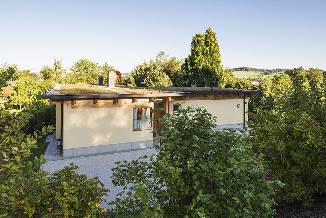 West view, driveway © Renate Schrattenecker-Fischer
