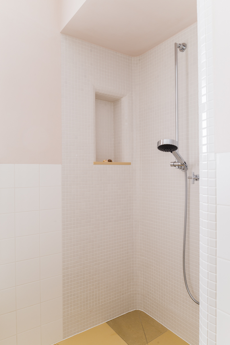 Gerundete Kanten, Fließen, Stein- und Putzflächen © Renate Schrattenecker-Fischer