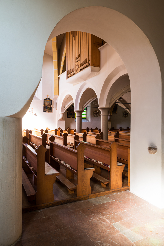 Westansicht der freigestellten Empore mit Orgelprospekt