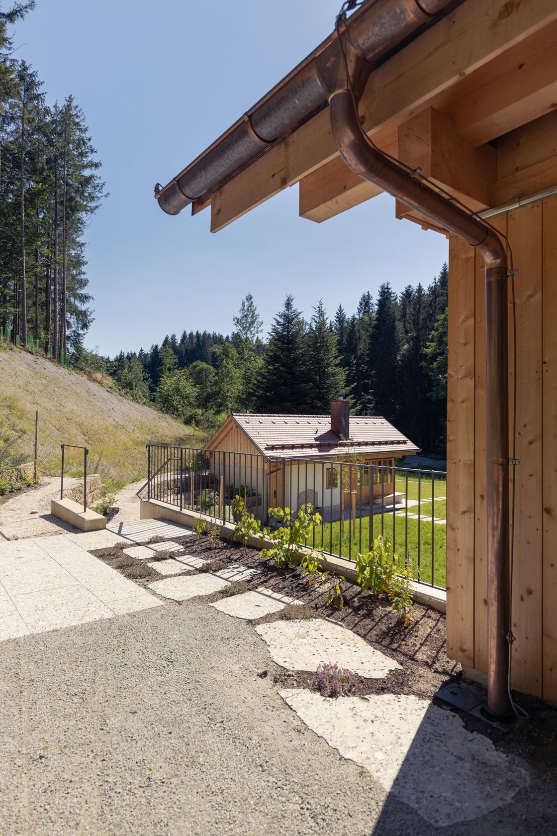 Forecourt of workshop and garage, view facing gazebo @ Stefan Gruber